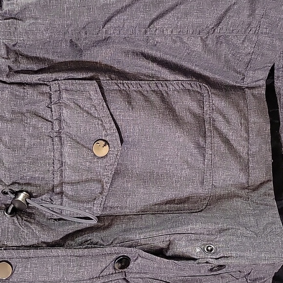 Kim Roger's grey vest - Picture 5 of 6